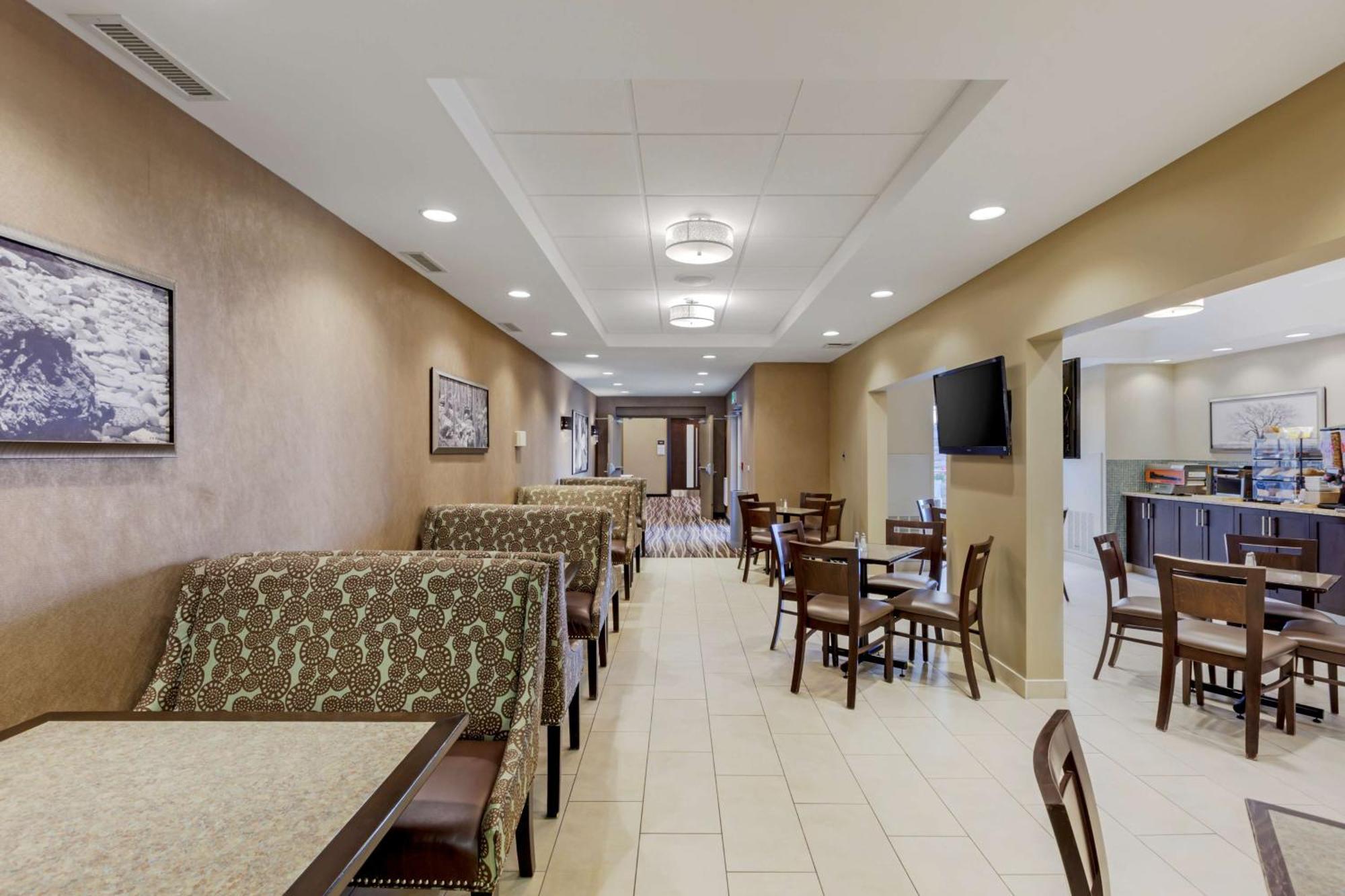 Best Western Plus Walkerton Hotel & Conference Centre Exterior foto